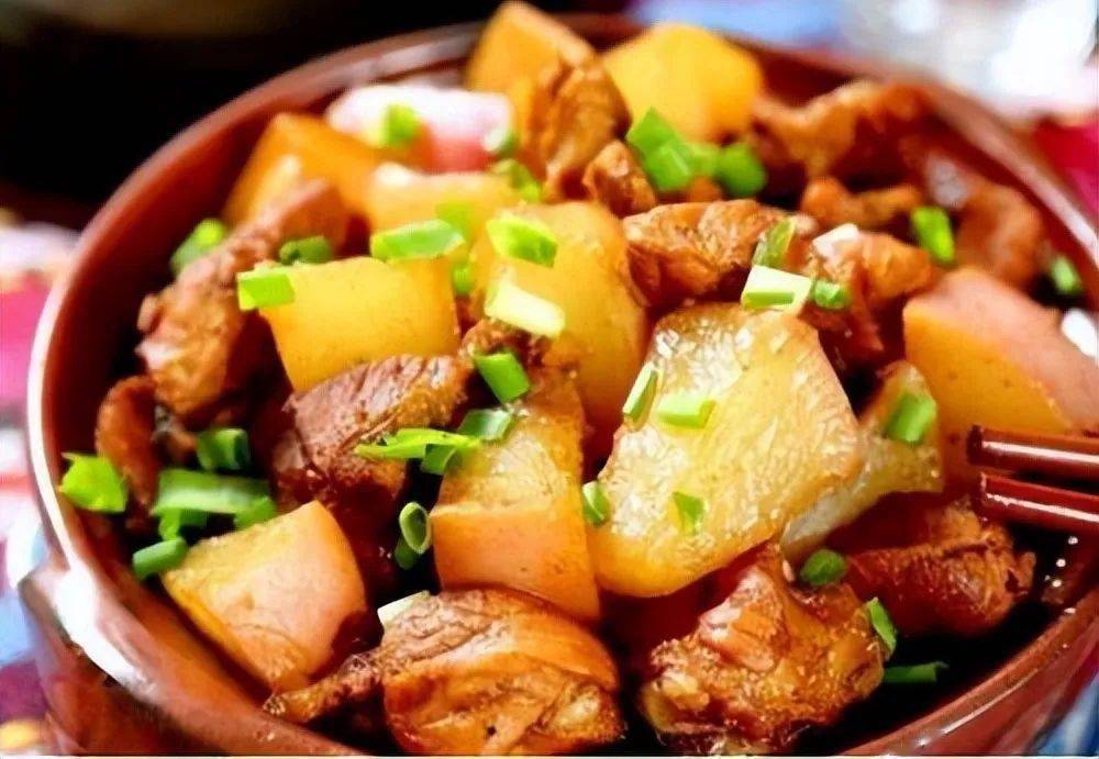 午点蒸胡萝卜红柚周 四早点鹌鹑蛋午餐炒生牛肉,红烧鸡块萝卜丝豆腐汤