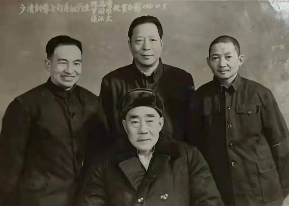 黄绍清 (前)张汉文,罗国荣,陈海清(左起)20世纪50年代中后期,罗国荣主