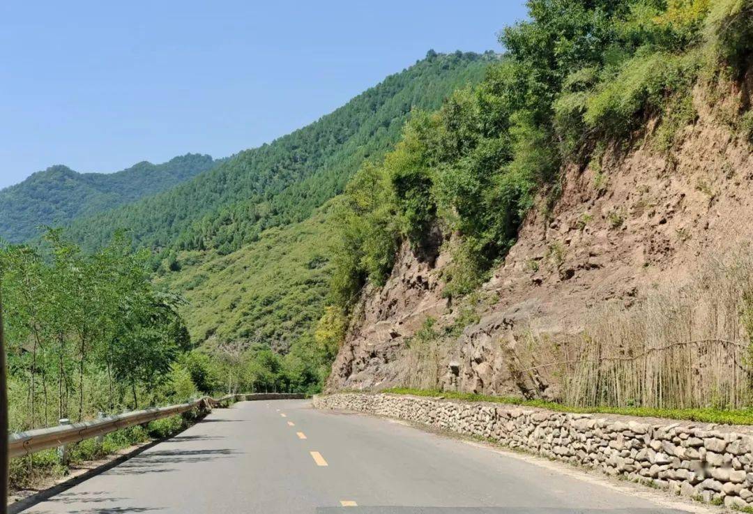 "五级联动"微信工作群等为载体,全方位开展公路建设养护的宣传动员