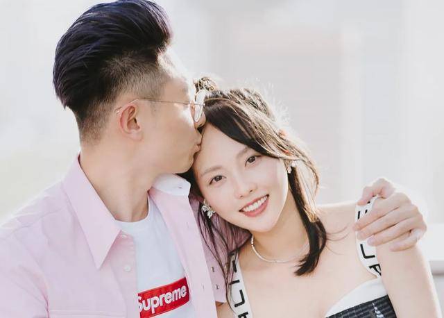 豪门悲喜剧:富二代买超妻子张文叩募栊辽頮女性_风光_公婆