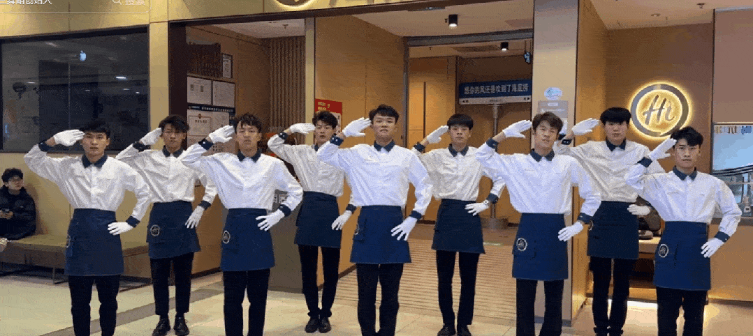 海底捞又双叒整活了!现在火锅店要求太高…_科目_网友_小哥