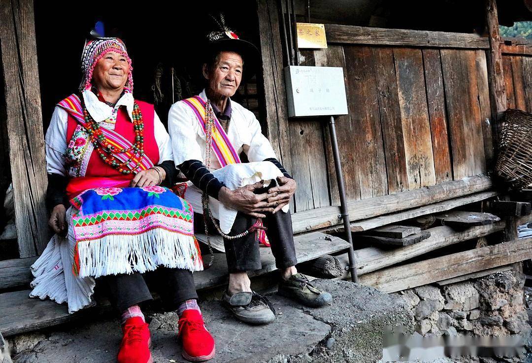 澜沧江边最神秘古老的傈僳族传统村寨_同乐村_妇女_云南