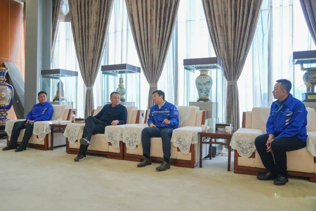 津西集团常务副总裁韩力等一行