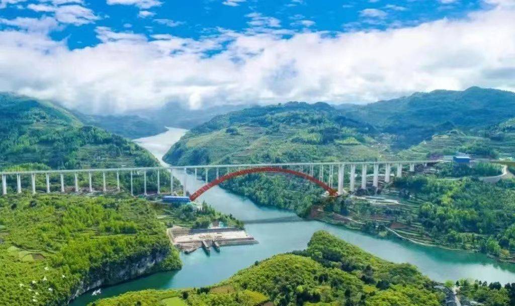 【高质量发展蹲点调研采访】思南县长坝镇:打通乡村旅游"致富路"_石林