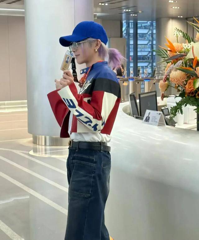 华晨宇近况曝光,身形变化大,快认不出来了!_音乐_身材_都会