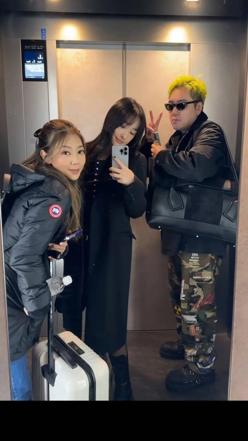 闺蜜何雁诗一件头出战,获赞更性感_陈滢_旅行_ho