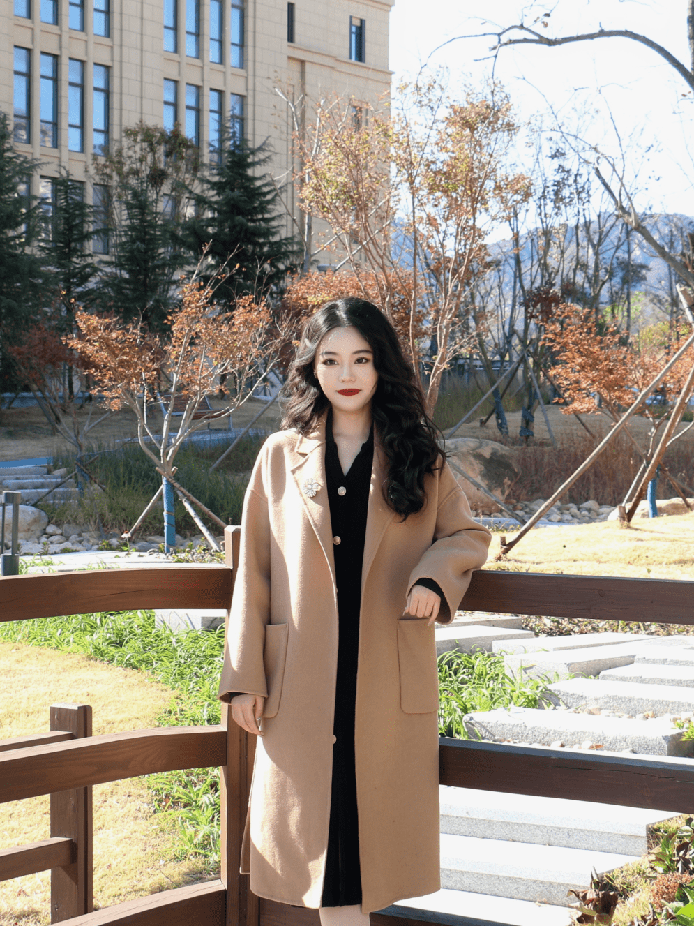 出镜:周家豪浸在糖水罐头里的橘色夕阳将冬日浓郁暮色穿在身上"夕阳