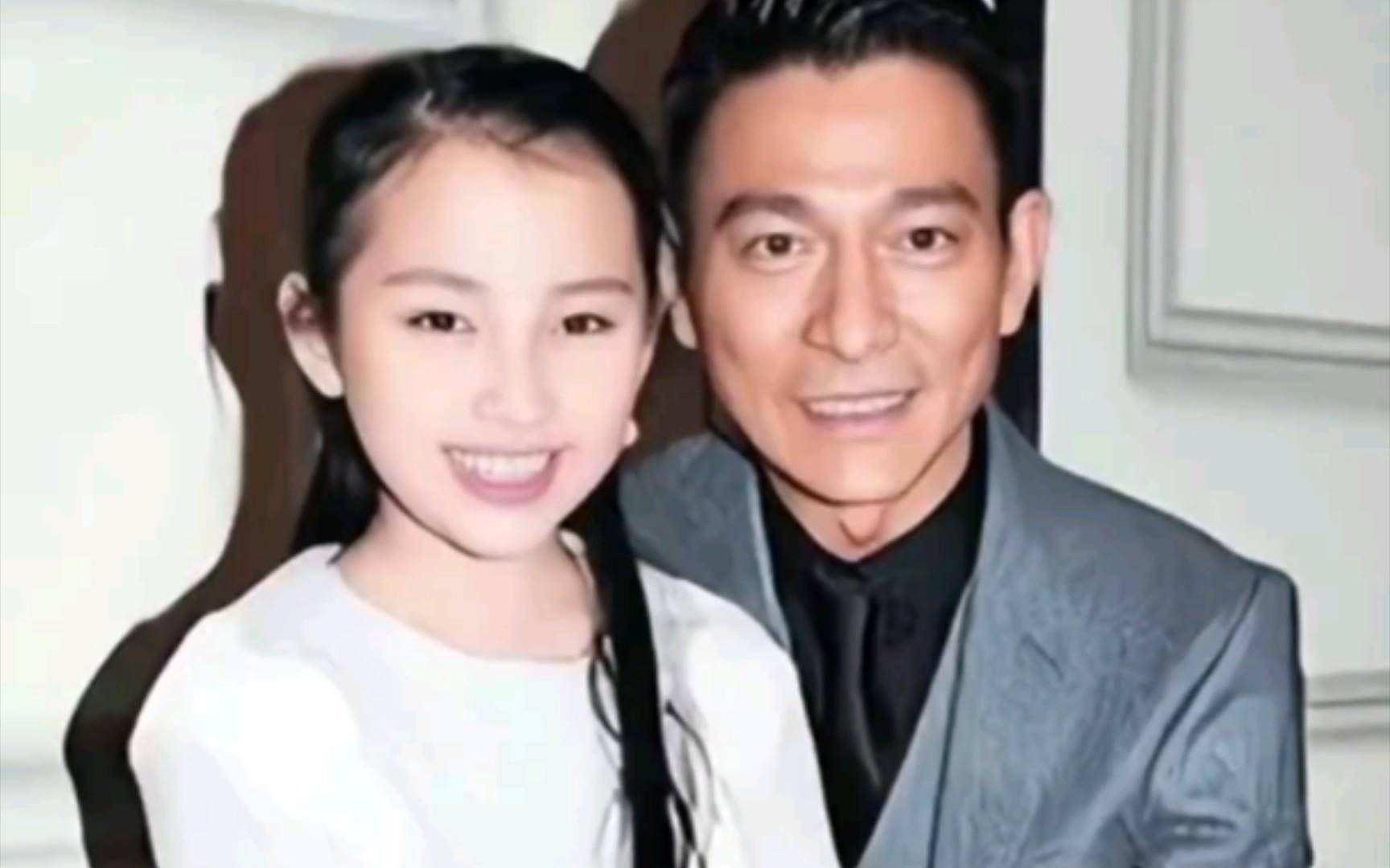 那个被刘德华花5个亿养大的女儿,如今已11岁了,跟他一起办画展_刘向