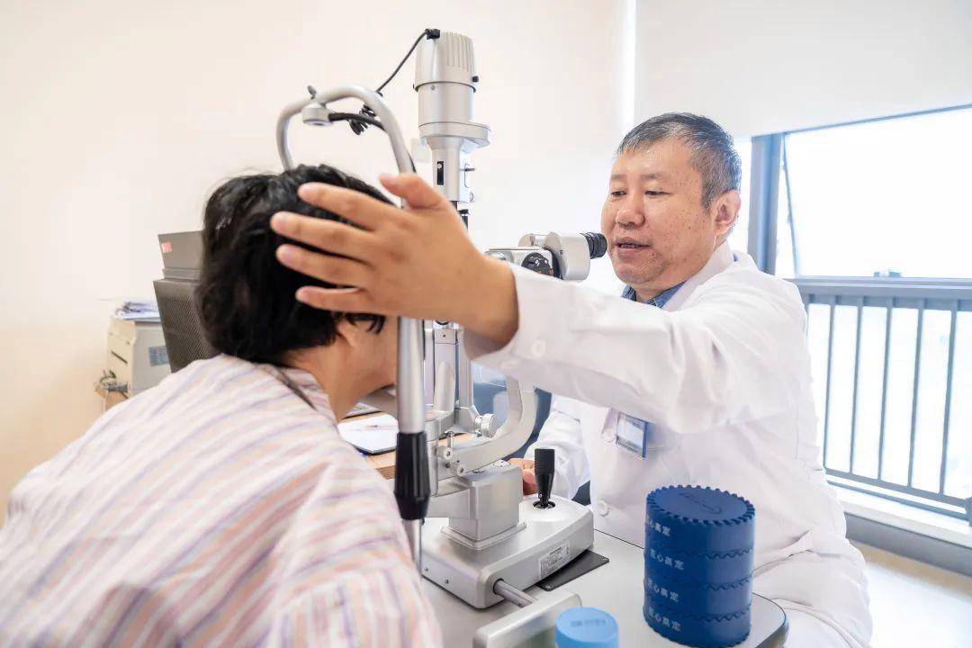 "据上海医大医院眼科主任刘瑜介绍,最近眼科患者数量明显增加,很大