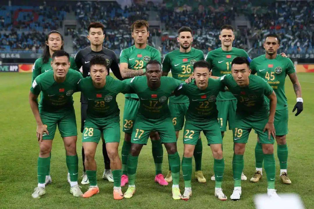 参观浙江职业足球俱乐部和浙江绿城足球学校粤港澳联队与浙江省联队