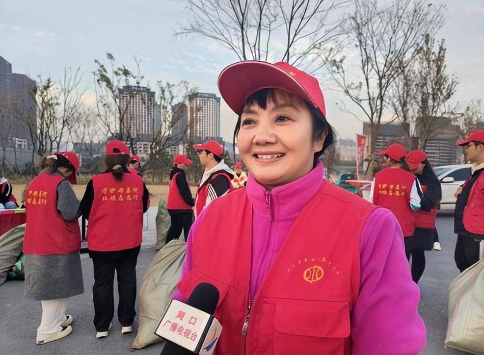 大铁牛志愿者联合会会长孙彩云说:"这样的活动既能锻炼身体,又能保护