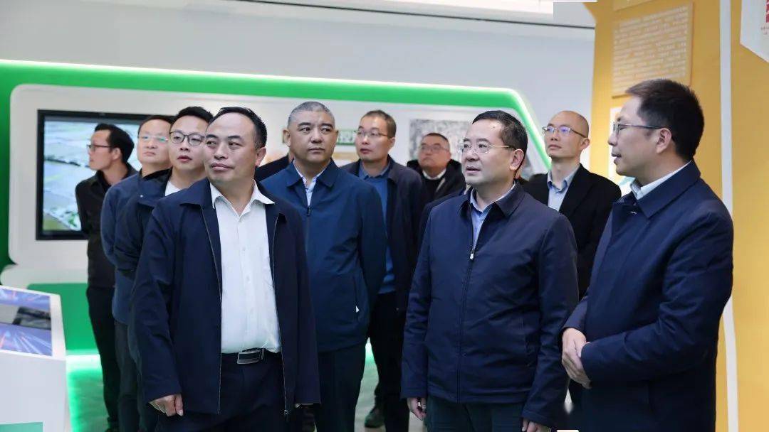 汉源县委副书记,县长覃建生,汉源县领导朱灵波,马忠强,经开区领导足巴