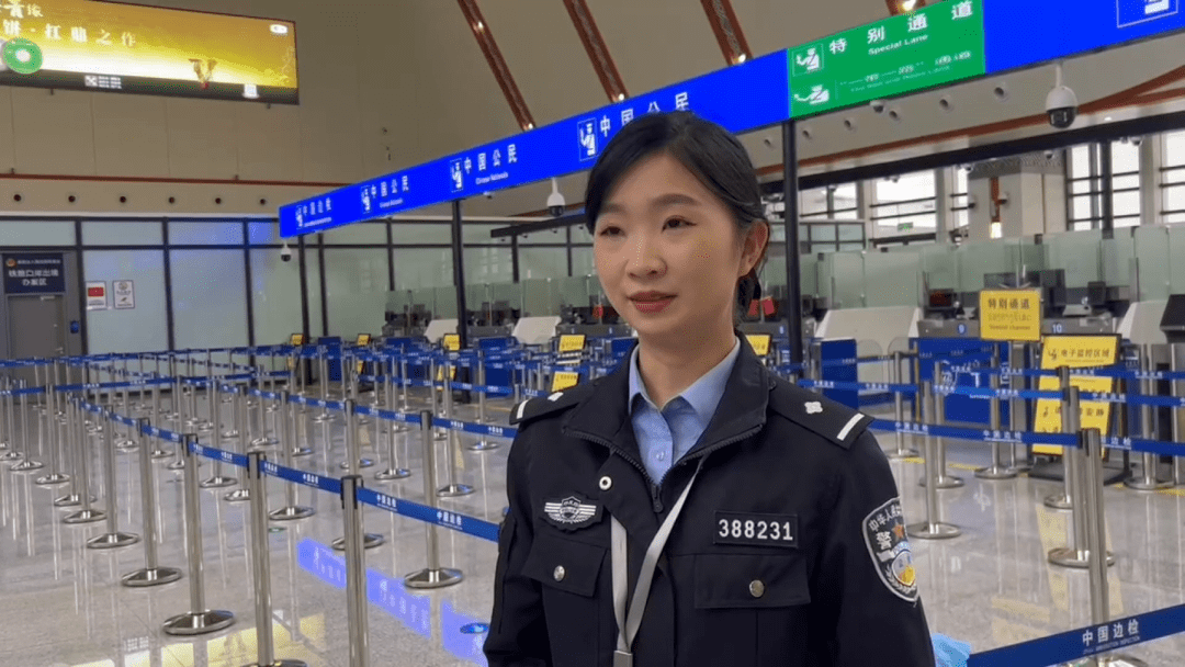 方式 让同一铁路口岸出入境列车服务员工享受到'证件加盖一对验讫章