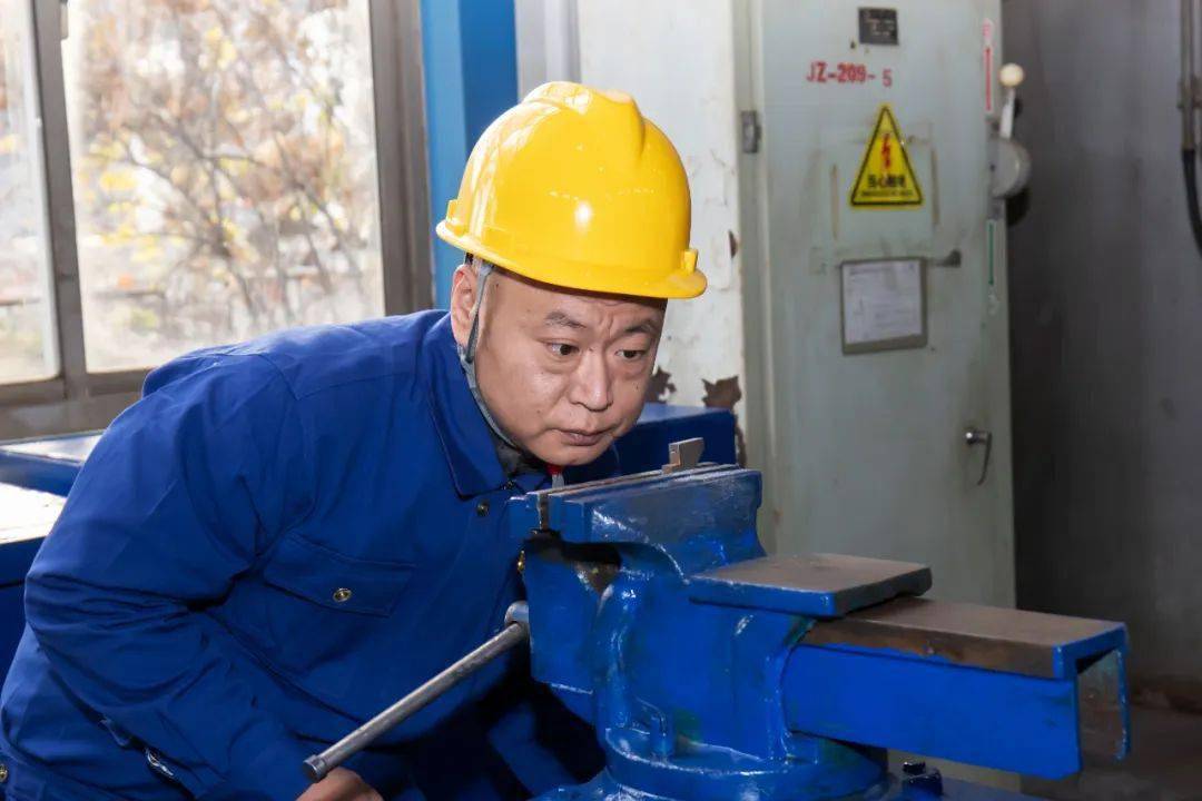 【中国梦·大国工匠篇】陈问春:29年磨炼 毫厘之间成就"钳工大咖"