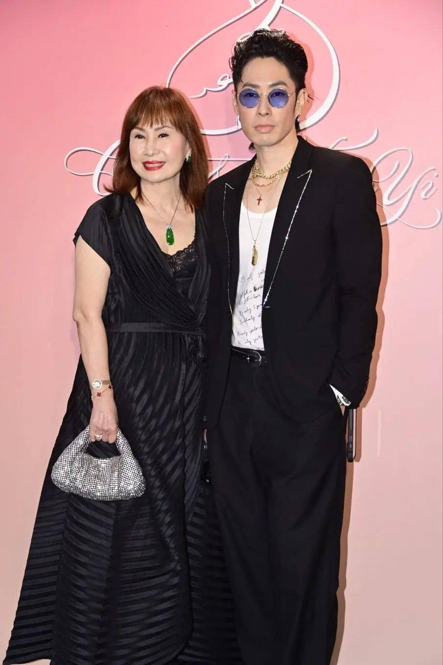 张艾嘉儿子结婚,设宴50桌众星云集,罕谈绑架风波:他很幸运_王令尘