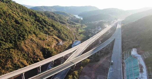 大南高速福星隧道全幅贯通_施工_高速公路_变形