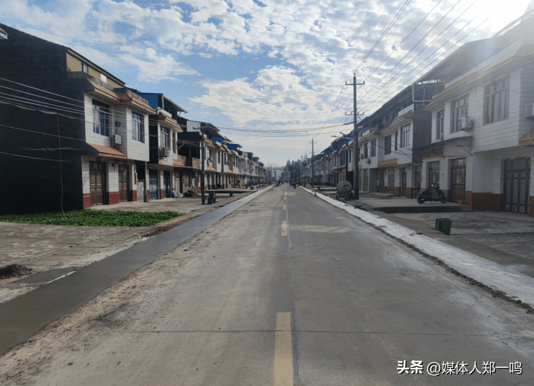 高基庙镇:绣马路建设热火朝天进行中