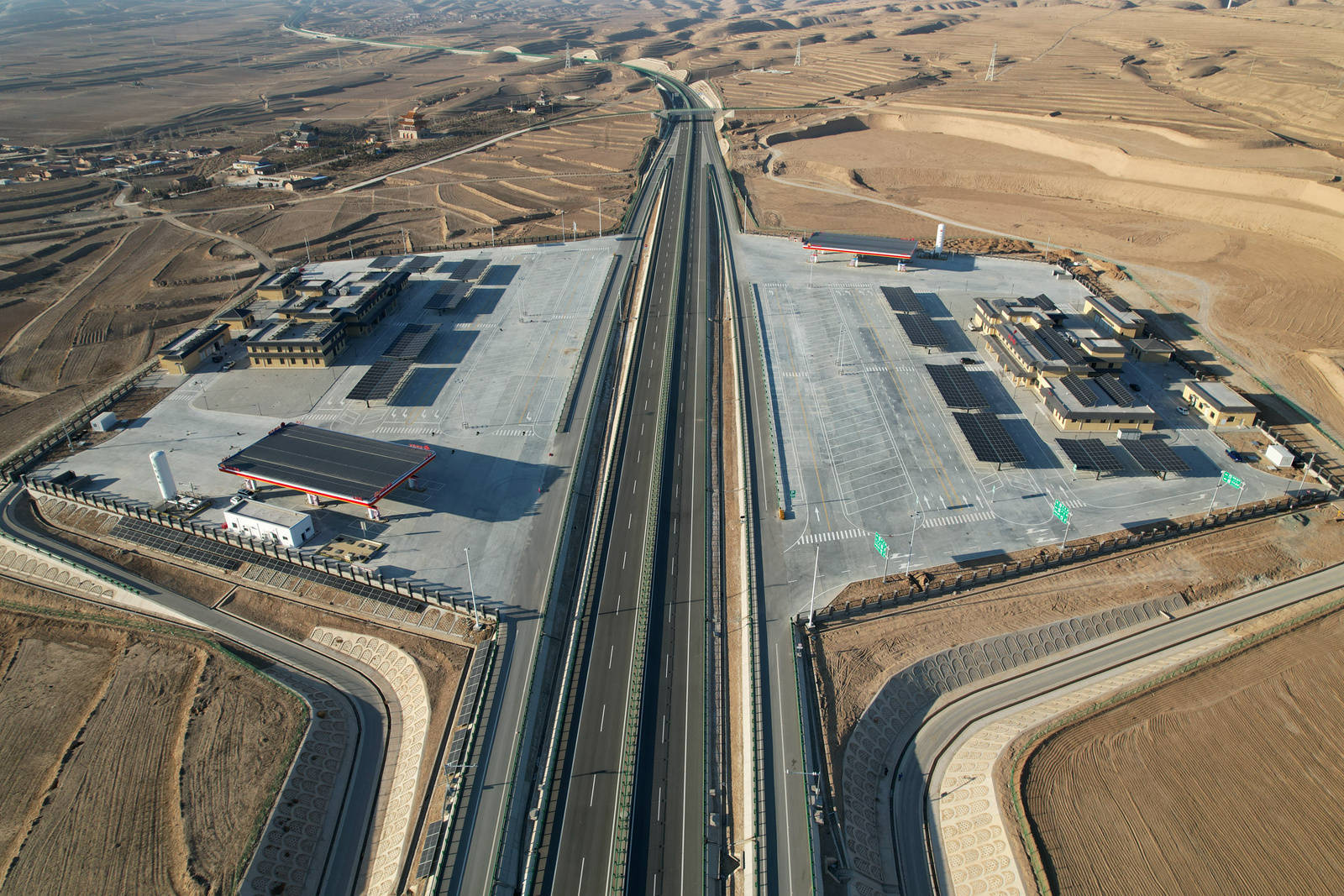 85亿元 s50海原至平川(宁甘界)高速公路建成通车!