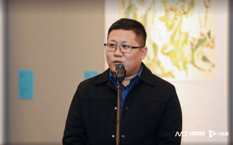 北京画院美术馆负责人薛良转达了四川省美术家协会发来的贺电。主持人薛