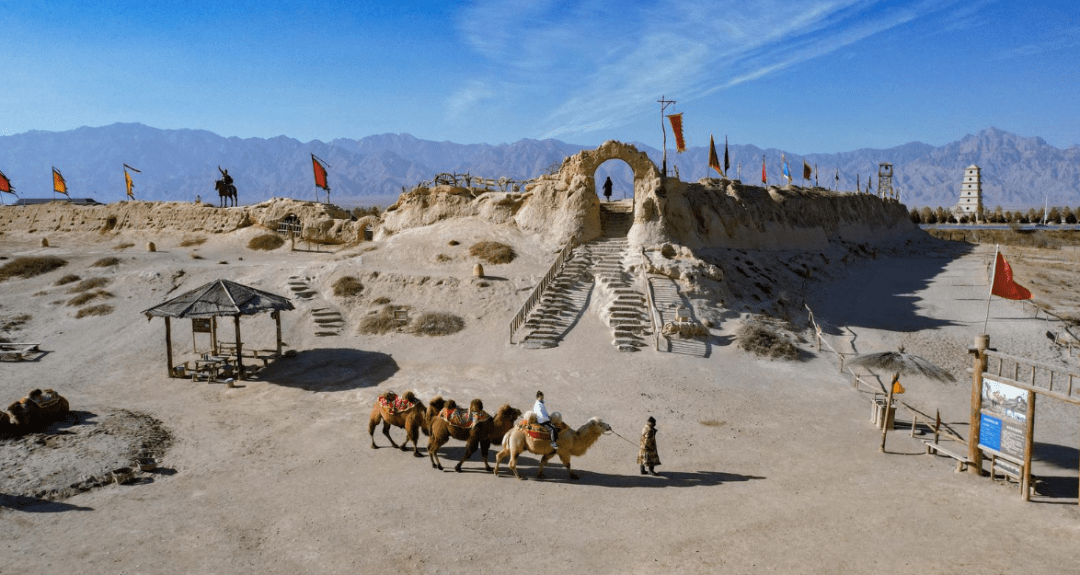 20世纪80年代,张贤亮将镇北堡介绍给电影界后,国内外剧组陆续来此取景