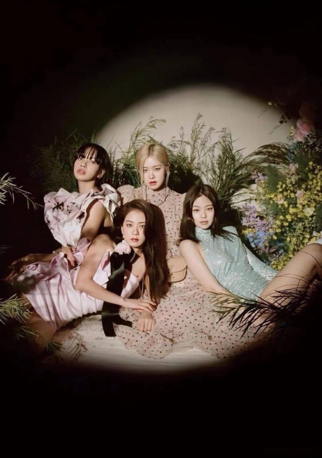 起blackpink,这可是亚洲顶流,2016年8月8日,发行首张单曲专辑《square