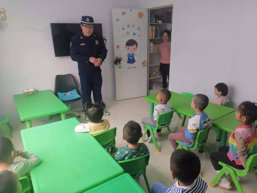 本溪县大队走进辖区幼儿园开展消防安全宣传培训活动