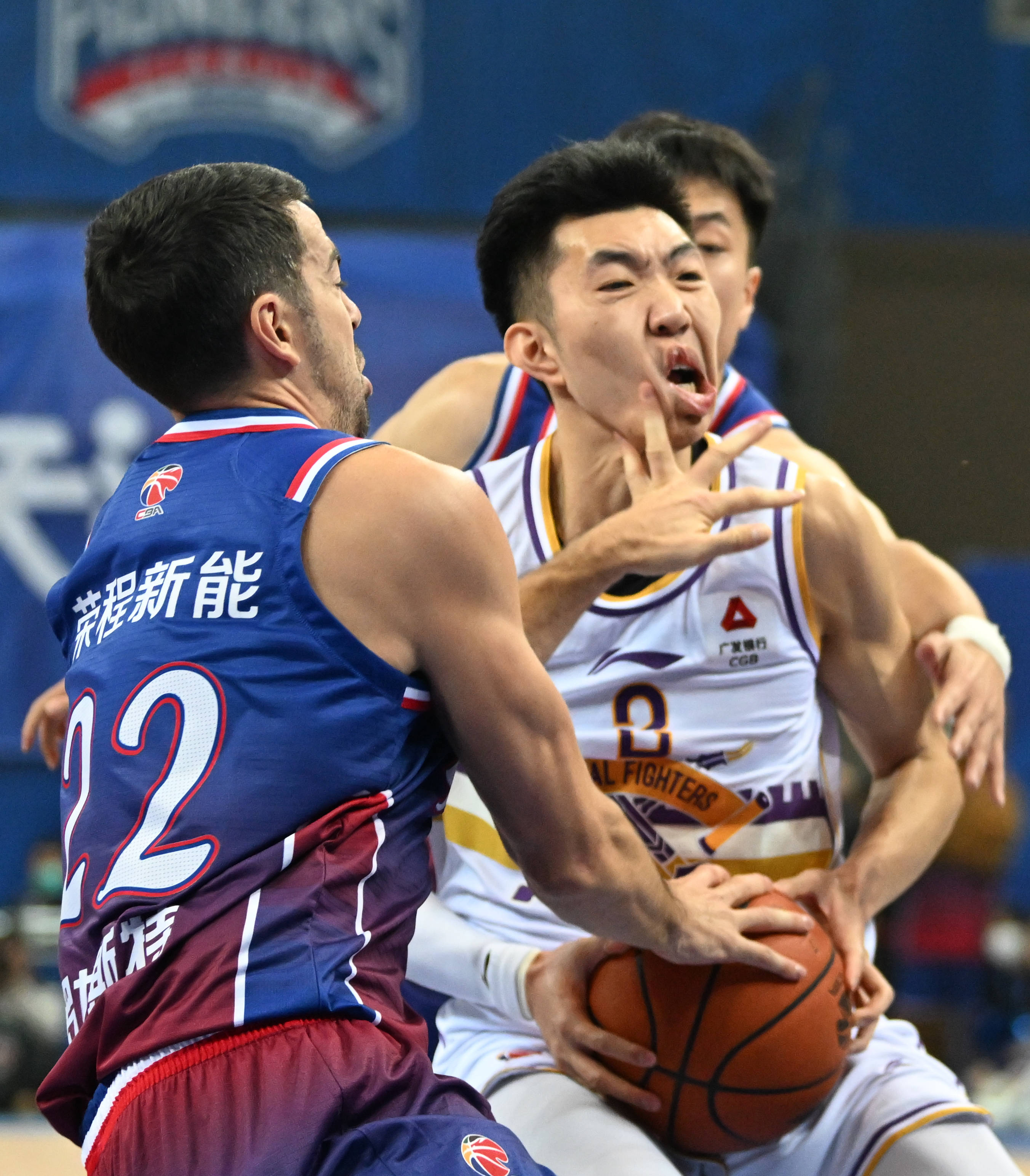 图/新华社新京报讯 (记者刘晨)12月8日晚,cba常规赛第14轮,4连败困境