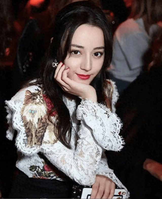 接下来让我们列举两个名人案例看一下吧!