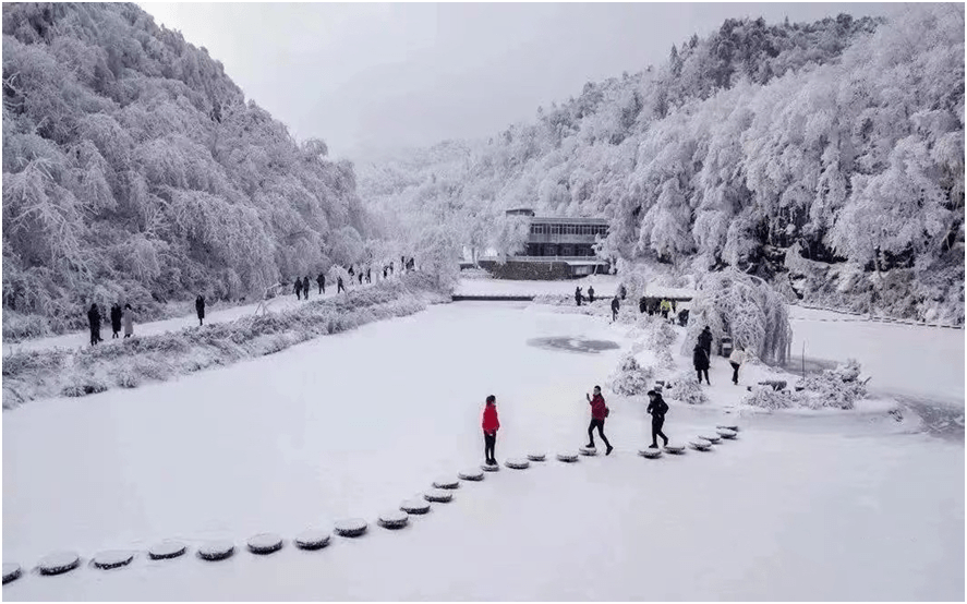 紫柏山雪景图片