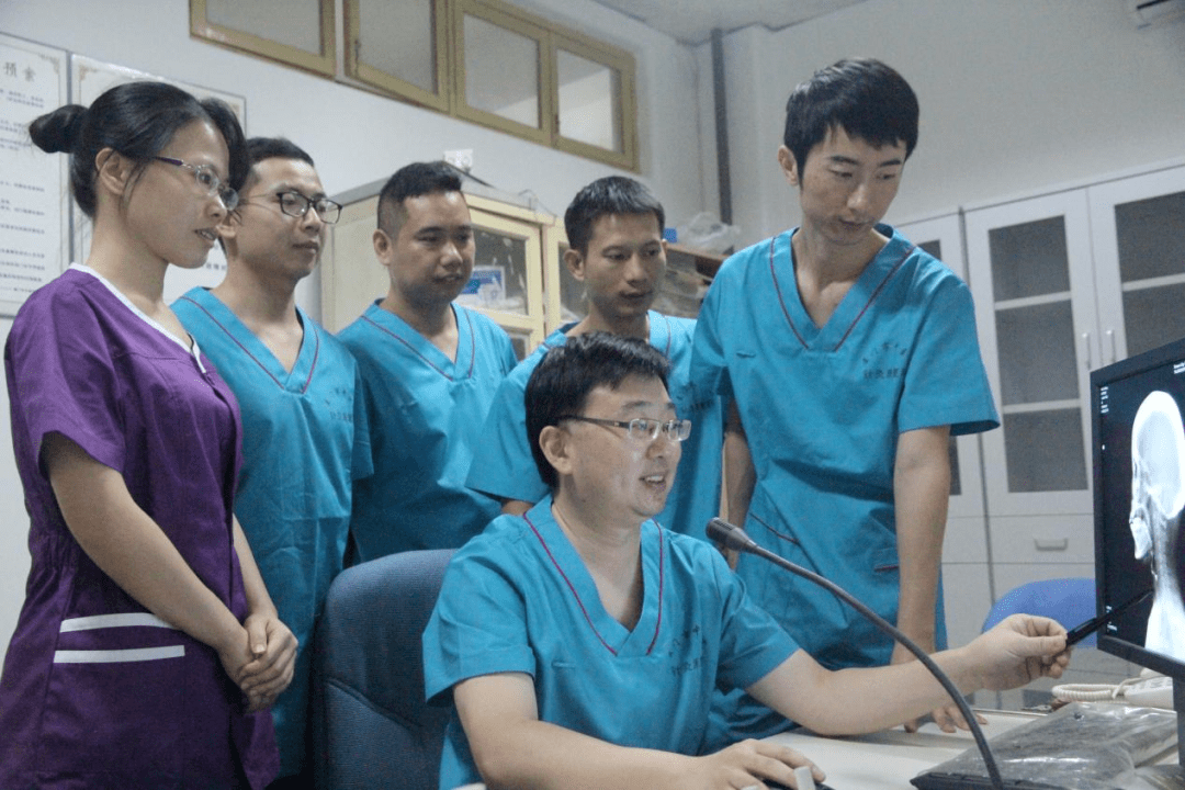关于我们 吞咽门诊出诊医师:金海鹏主任医师出诊时间:周三,五上午金海