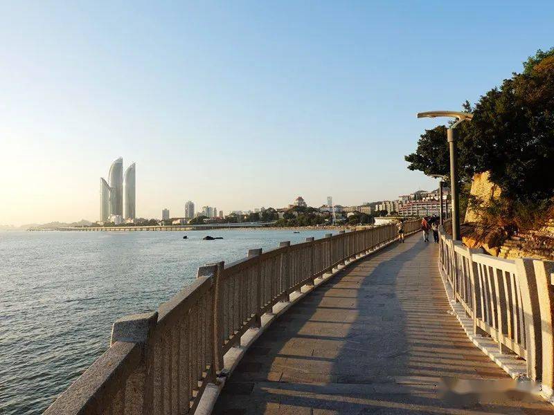 厦门:浪漫环岛路名不虚传 拍婚纱照情侣比游人还多_沙滩_白城_大海