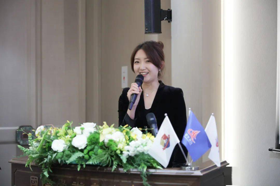 此次,我们迎来了新一任家委会主任委员,韩钰勍女士.