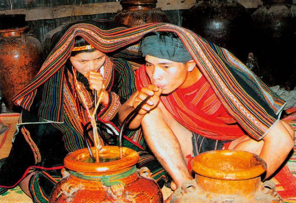 南部的湄公河三角洲地区居住着100多万的高棉族.