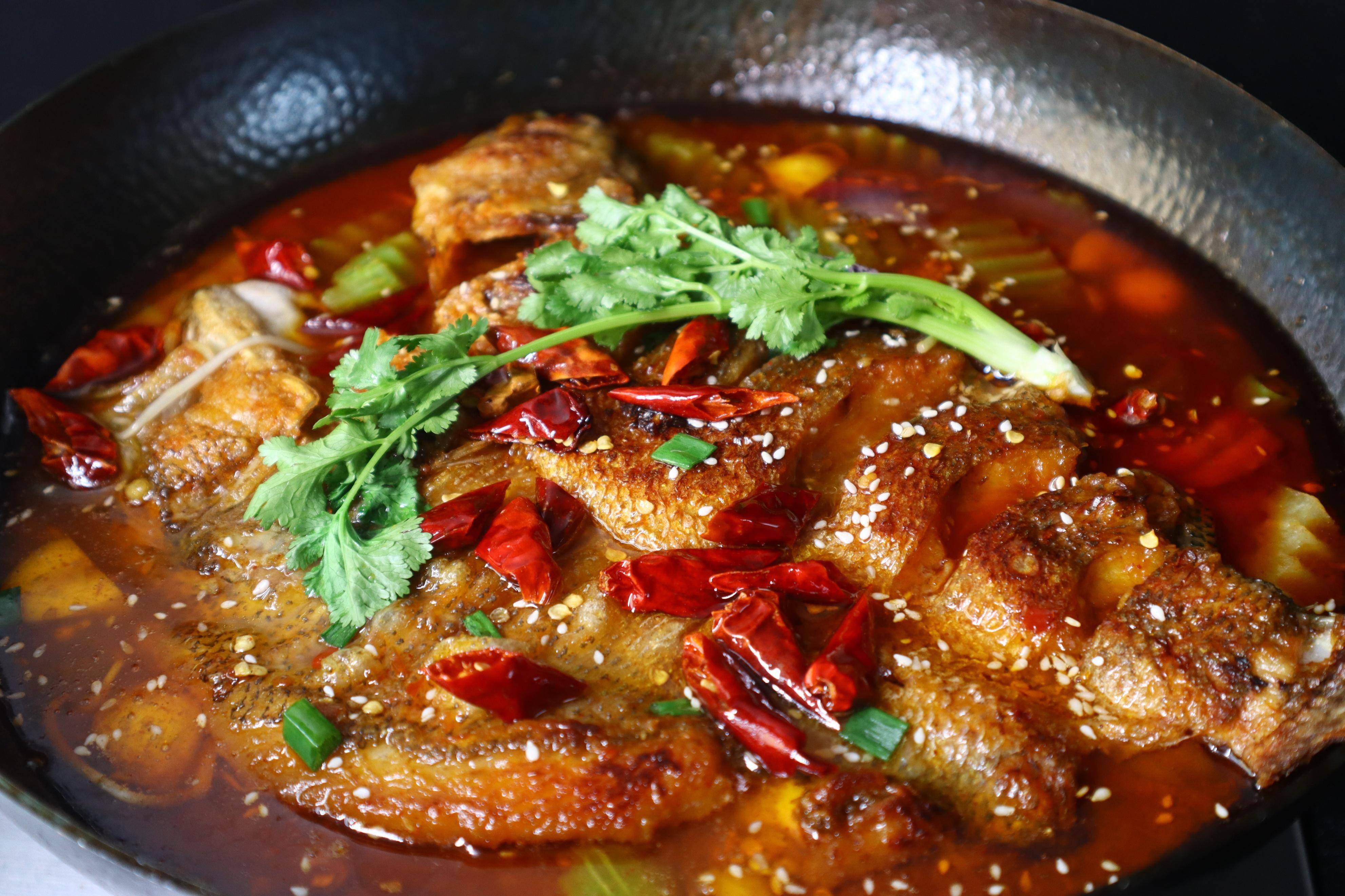 鲈鱼有的"肚子大",有的"肚子小",到底有何差别?_鱼肉_烤鱼_因为