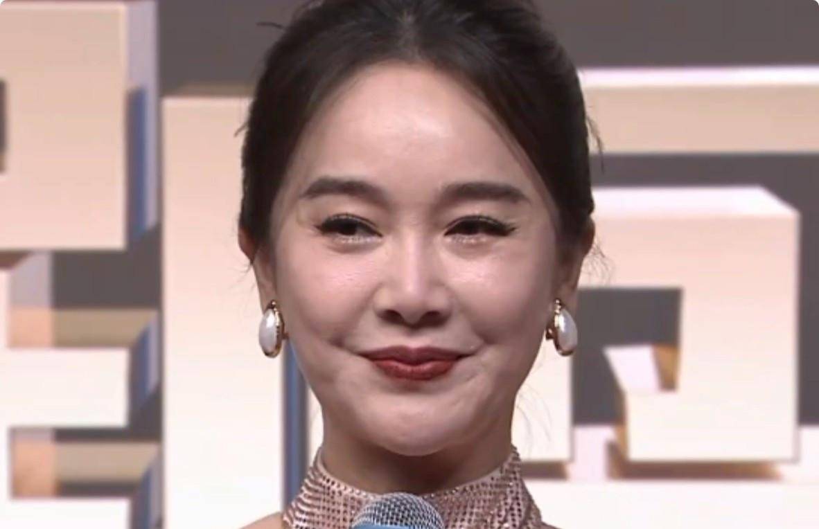 离开了滤镜,修图,女明星"大变样",男明星瞬间老了20岁_活动_盛典_镜头