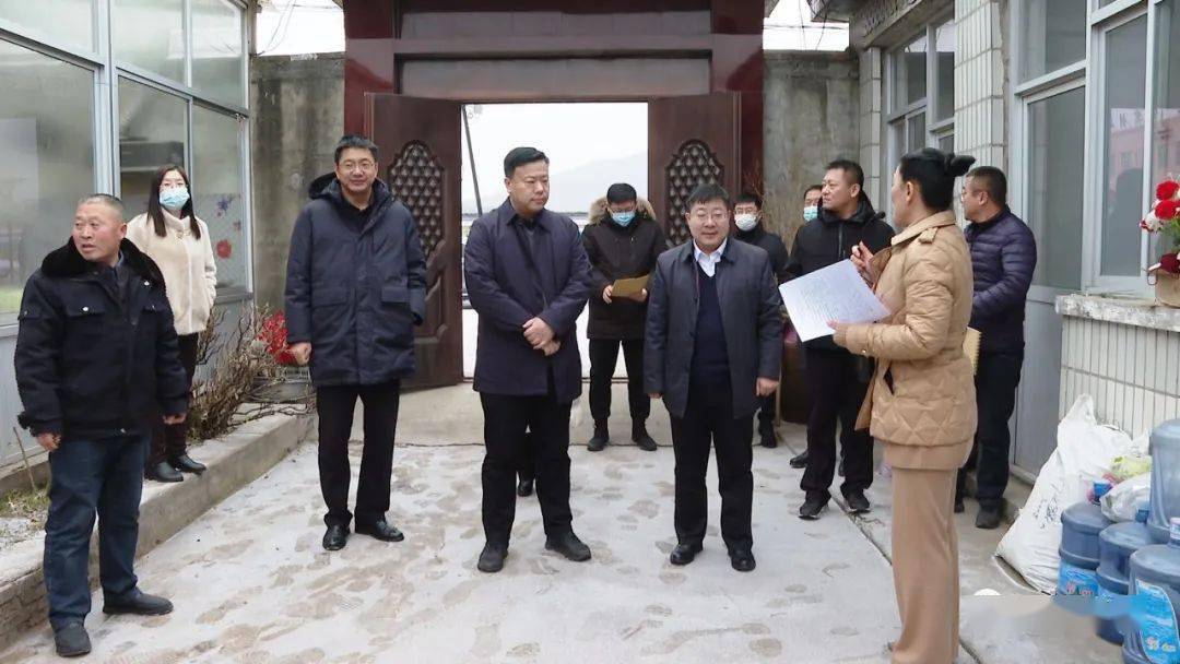 市残联到迁西县考察残疾人家庭人造花加工项目