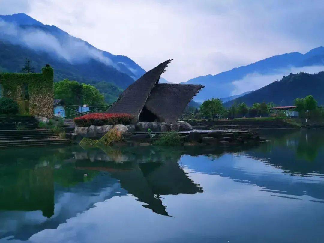 靈溪小鎮靈溪小鎮位於鷹潭市餘江區楊溪鄉,是省5a級鄉村旅遊點.