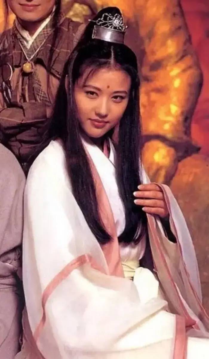 歌手,代表作有《倚天屠龙记》《义不容情》《流氓大亨》《天地豪情》
