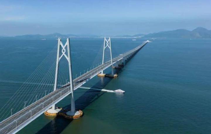 港珠澳大桥游今日开通:"1小时生活圈"形成,大桥缩短时空距离_珠海