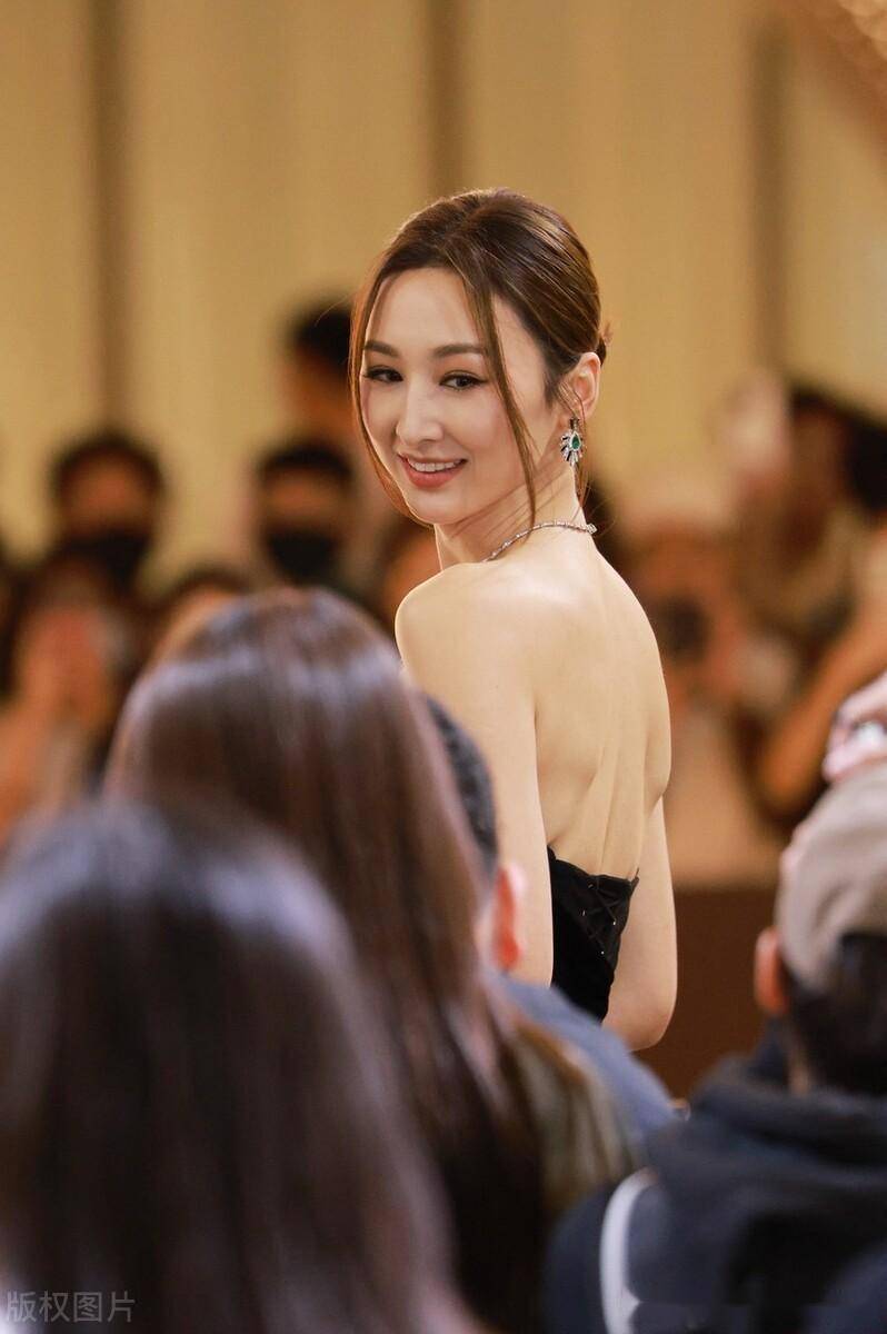 2023年12月15日,广州,高海宁,郑嘉颖老婆陈凯琳现身广州太古里出席