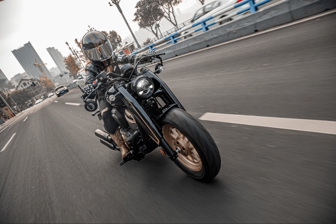 工业美学的极致演绎——奔达拿破仑450巡航测评