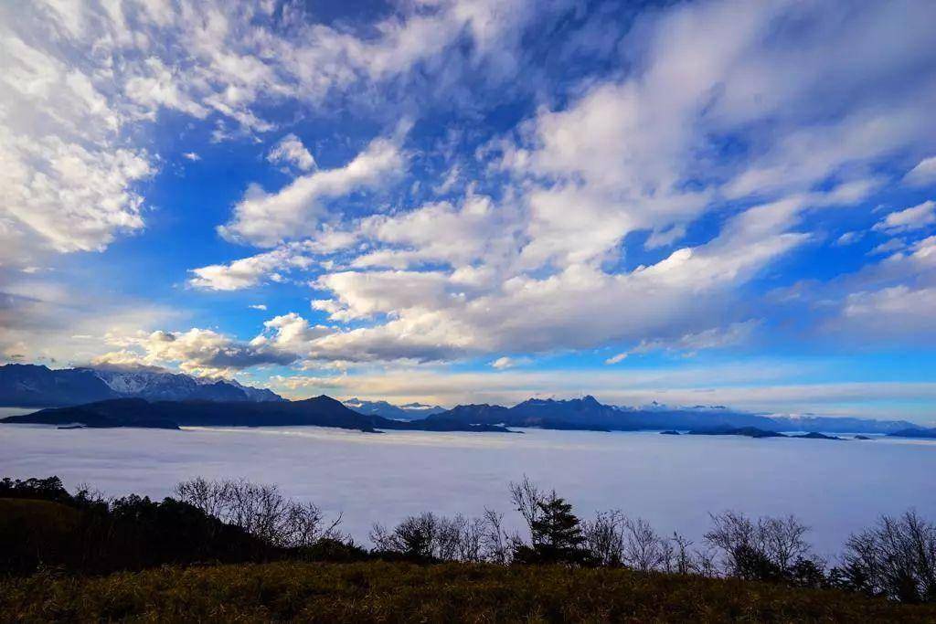 背山_景色_貢嘎雪山