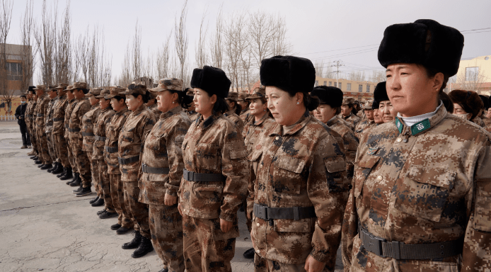 阿图什市总工会向户外工作者捐赠棉服_劳动者_服务_吐古买提乡
