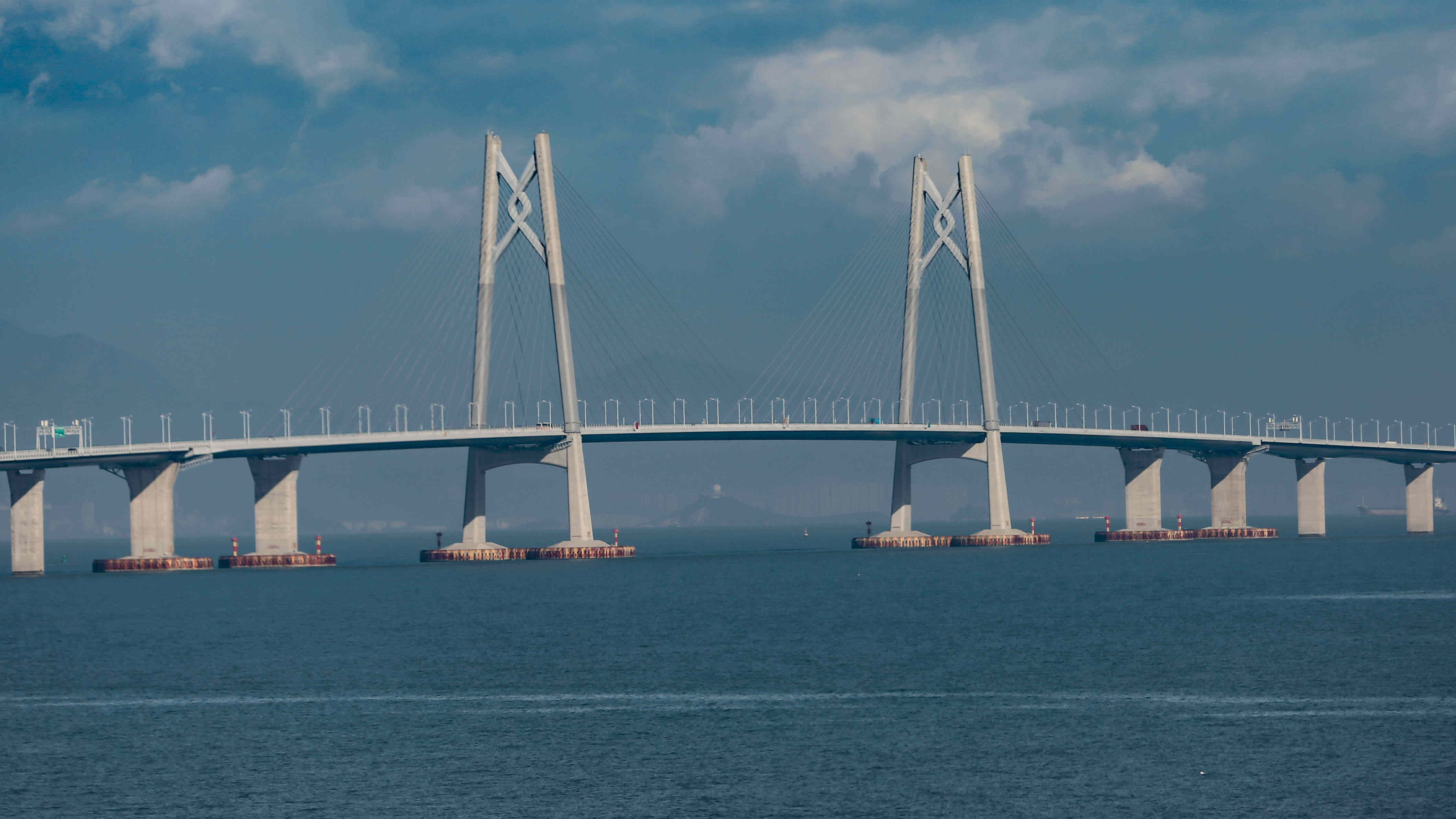 港珠澳大桥游今日开通试运营并迎来首发团