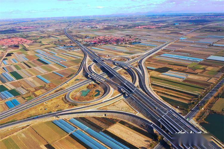 是山东省综合立体交通网规划建设"十二纵八横十一射"高速公路主骨架的