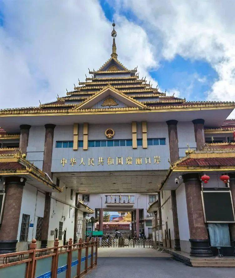 【无晴听风】云南腾冲行 | 行走中缅边境,游"一寨两国",宿马帮客栈,享