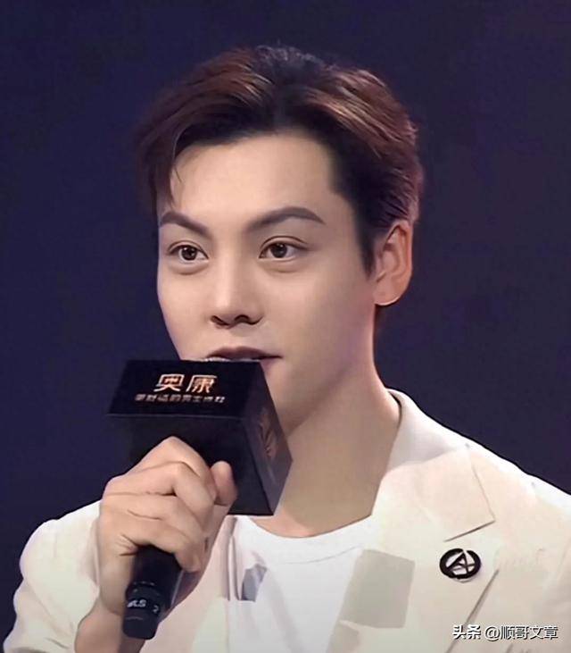 陈伟霆:阳光下的酒窝谜团,演技与公益背后的秘密_笑容_形象_明亮