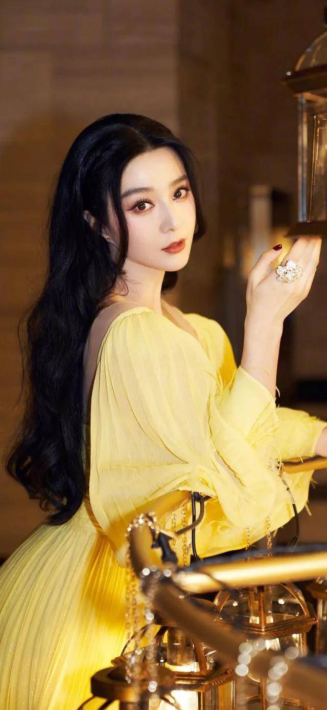 名誉却已彻底毁于一旦,一度成为国内娱乐圈的劣迹艺人,无人愿意与之
