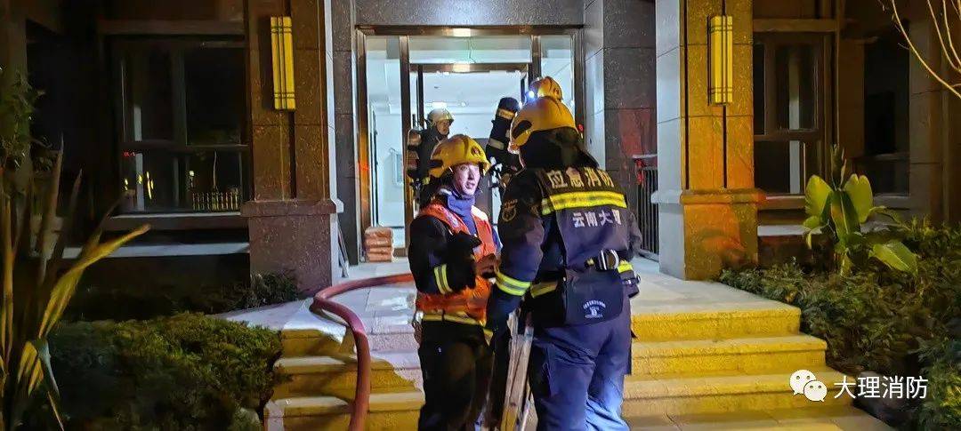 大理南涧:开展夜间六熟悉演练_救援_灭火_人员