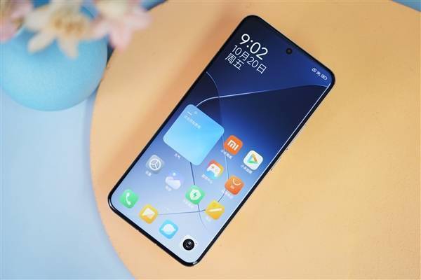 卢伟冰谈小米14为何成功：以科技力为根本 专注对标iPhone(图1)